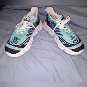 A pair of Seattle Kraken Chris athletic shoes in a EU 43 size 43, or US 9/9.5.